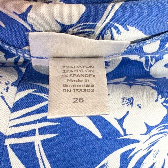 Avenue Plus Size 26 Shorts Blue White Hibiscus Floral Print Tropical 13 Inch 138 - Picture 12 of 13